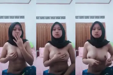 Bokep Jilbab Hitam Cantik Colmek Mendesah Keras Viral poster