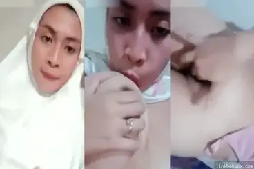 Ukhti Bugil Mukena Binal Ngangkang Minta Kontol Ganas Crott Dalam poster